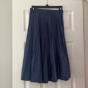H&M midi pleated skirt. 4.